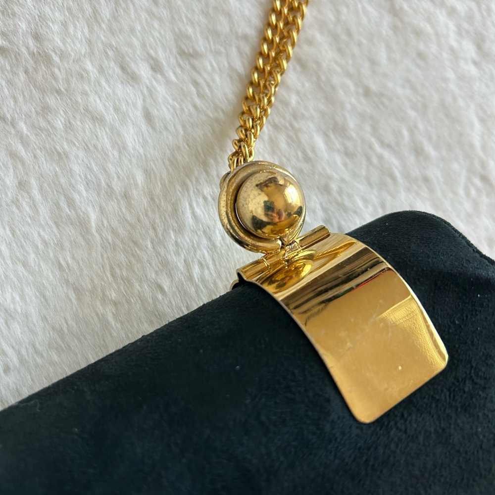 Vintage 1960 Meyers Made in USA Black Suede Gold Chain Strap Shoulder Bag Purse - Picture 3 of 12
